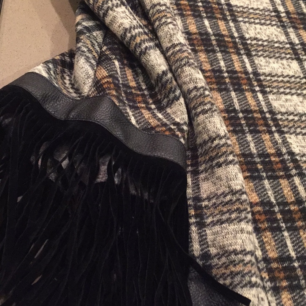 Poncho - Picture 2 of 3